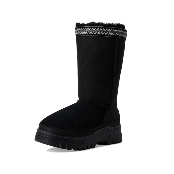 UGG Womens Classic Tall Trailgazer Boot, Black Suede. 1158323 - Picture 6 of 6